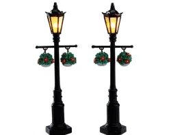 74231 - Old English Lamp Post, Set Of 2, Battery-Operated (4.5V) - Lemax Misc. Accessories